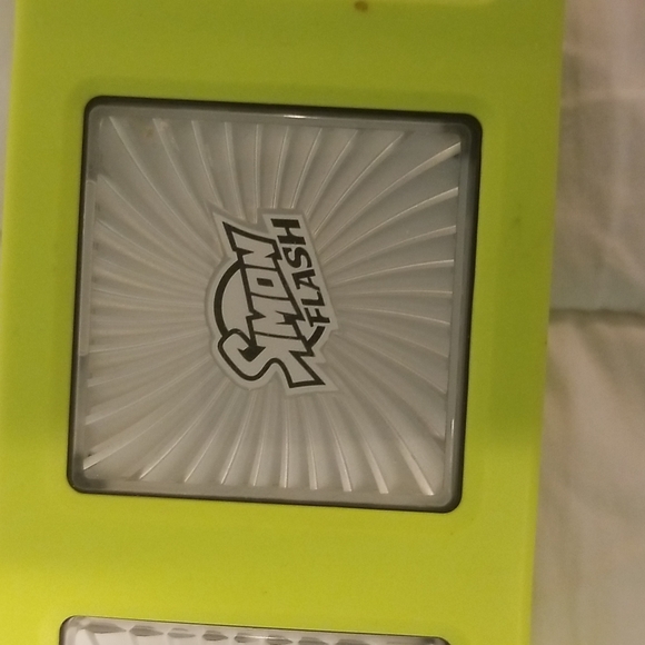 Simon flash hand held game - Picture 2 of 4